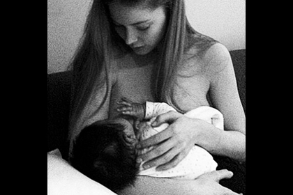 Супермодели опубликовали фото в поддержку кормления грудью