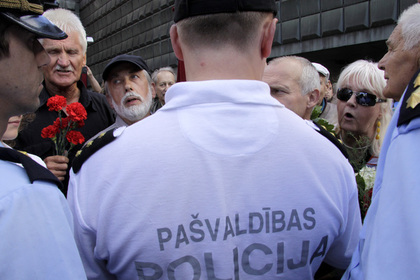 Жителям Латвии предложили самостоятельно защищаться в случае войны