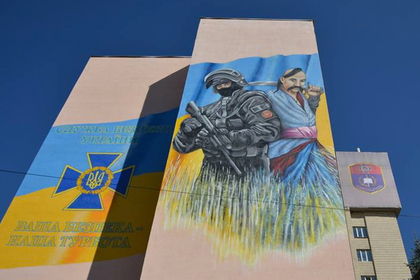 Академию СБУ украсили графити с бойцом спецназа ФСБ