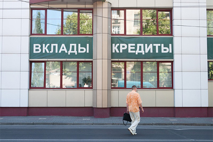 Банки решили задобрить россиян рублем