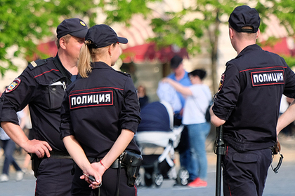 Четверо с топорами напали на такси в Москве