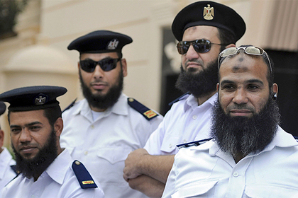 Египетским полицейским запретили бороды