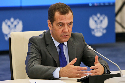 Медведев отказался надувать щеки