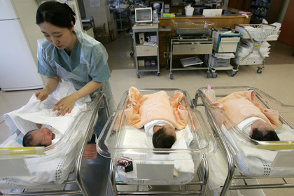 Переставшим рожать жителям Южной Кореи предрекли угрозу КНДР