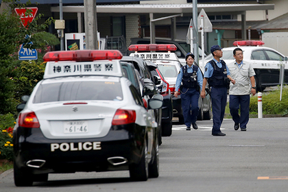 Полицейский сопровождал премьера Японии и потерял заряженный пистолет