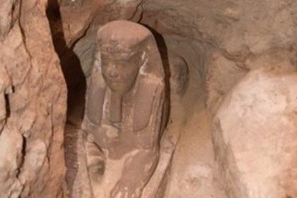 Сфинкса эпохи Птолемеев обнаружили возле храма в Египте