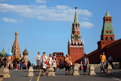 Трое россиян пробежались в трусах по Красной площади
