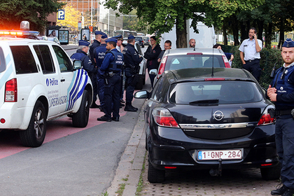В Брюсселе неизвестный напал с ножом на полицейского