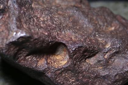 Американец 30 лет прижимал дверь метеоритом за 100 тысяч долларов