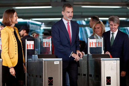Европейский монарх спустился в метро и остался неузнанным