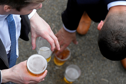 Ирландцам запретят дешево пить и испугают раком