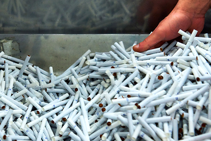 Лишенные табака туркмены перешли на поштучную покупку сигарет с рук