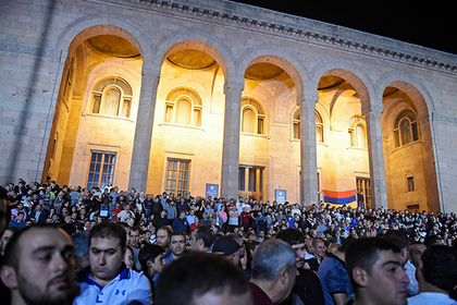 Парламент Армении отверг предложение Пашиняна провести выборы в декабре