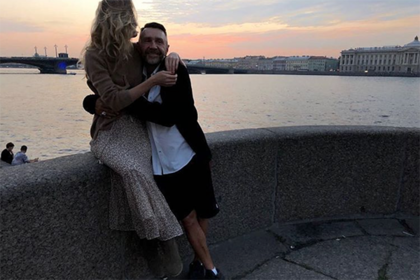 Шнуров выложил фото своей новой жены