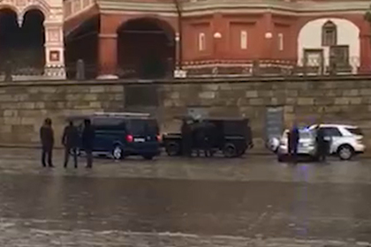 Водитель Gelandewagen у стен Кремля пригрозил суицидом