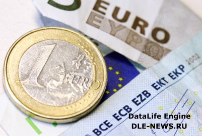 Обменный курс евро упал ниже 1,3 доллара США