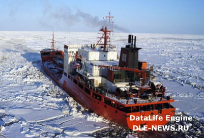 Российский танкер с экстренным грузом топлива для американского города Ном достиг побережья Аляски