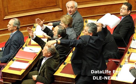 Парламент Греции принял закон о сокращении расходов на лекарства и медобслуживание