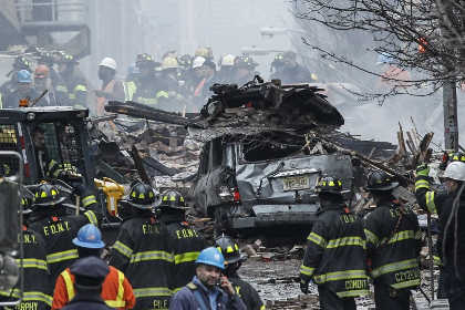 Число погибших при взрыве газа в Нью-Йорке возросло до трех