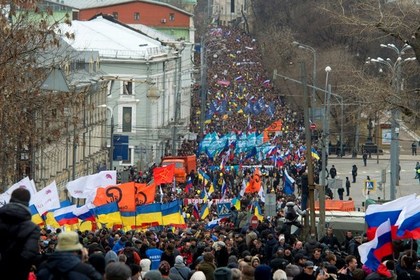 «Марш мира» в Москве собрал десятки тысяч человек