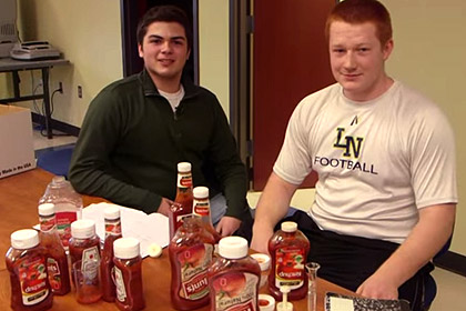 Американские школьники изобрели средство для борьбы с водянистостью кетчупа