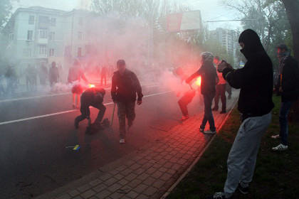 В Донецке в массовой драке сошлись сторонники и противники федерализации