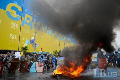 Активисты снова начали жечь покрышки в Киеве