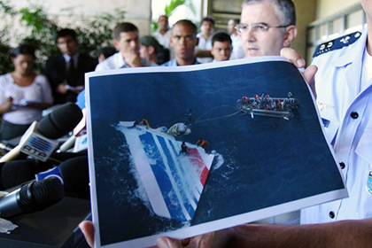 Французский лайнер упал в Атлантику в 2009 году из-за неадекватной реакции пилотов