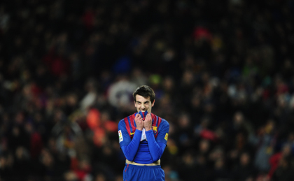Футболист «Барселоны» показал болельщикам неприличный жест