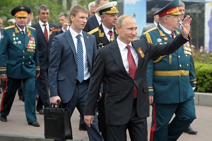Генсек НАТО назвал визит Путина в Крым неуместным