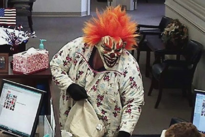 Клоун и обезьяна ограбили американский банк