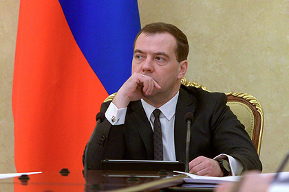 Медведев ограничил предельный рост тарифов в регионах