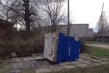 Под Кировом снесли памятник советскому солдату ради расширения шашлычной