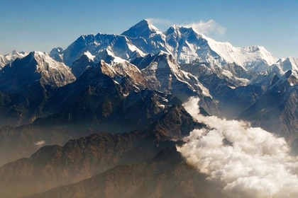 Покорившую Эверест китаянку заподозрили в нечестности