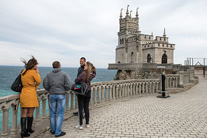 Поток туристов в Крым сократился в два раза