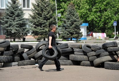 Пророссийские активисты вернули контроль над городами в Донецкой области