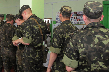 Роту украинских солдат отправили на лечение после досуга с двумя девушками