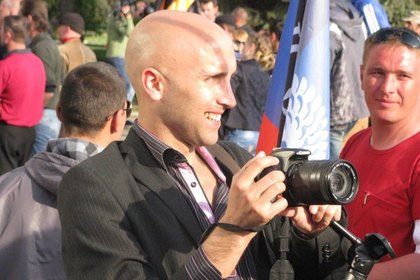 СБУ перевезла задержанного британского журналиста в Киев