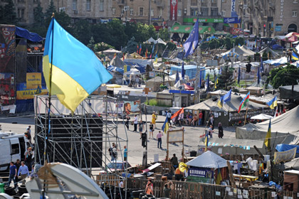 Турчинов распорядился очистить Майдан к инаугурации Порошенко