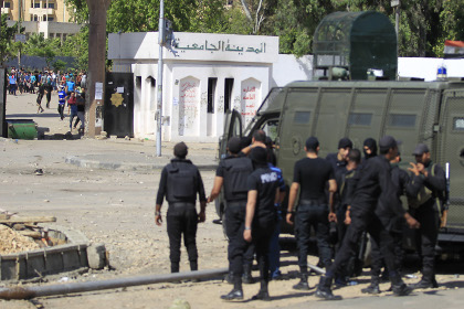 У исламского университета в Каире расстреляли троих полицейских
