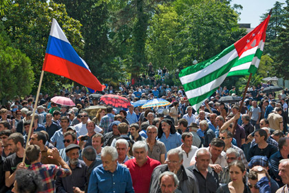 В Абхазии власти и оппозиция выбрали переговорщиков