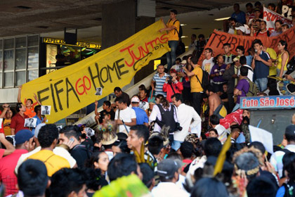 В Бразилии прошла волна забастовок против ЧМ по футболу