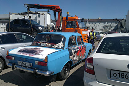 В Казани музейный автомобиль эвакуировали за неправильную парковку
