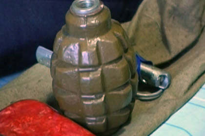 В Сумах обнаружили спящего мужчину с гранатой в руке