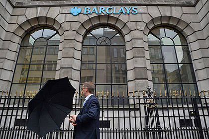 Ведущий британский банк уволит каждого седьмого сотрудника
