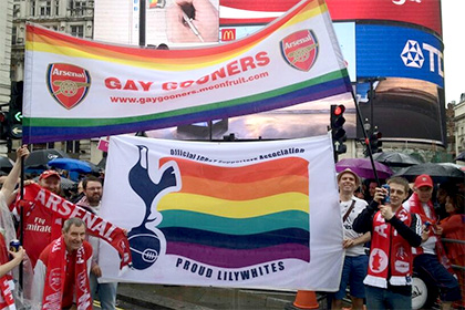 Болельщики «Арсенала» и «Тоттенхэма» вместе поучаствовали в гей-параде