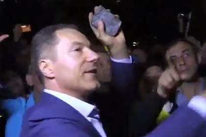 Депутат Верховной Рады бросил камень в российское посольство