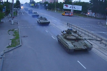 Киев объяснил появление танков в Луганске
