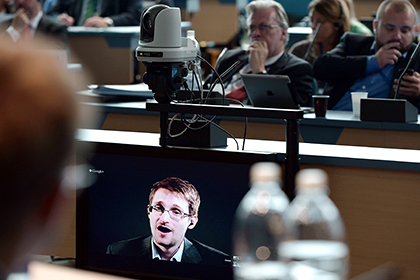 Материалы для публикации за Сноудена выбирали журналисты