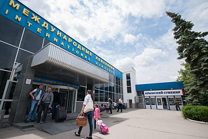 Медведев назвал цены на рейсы в Крым завышенными